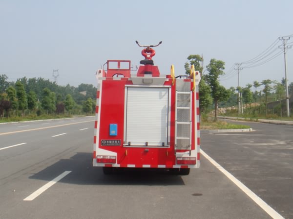 東風(fēng)多利卡水罐消防車